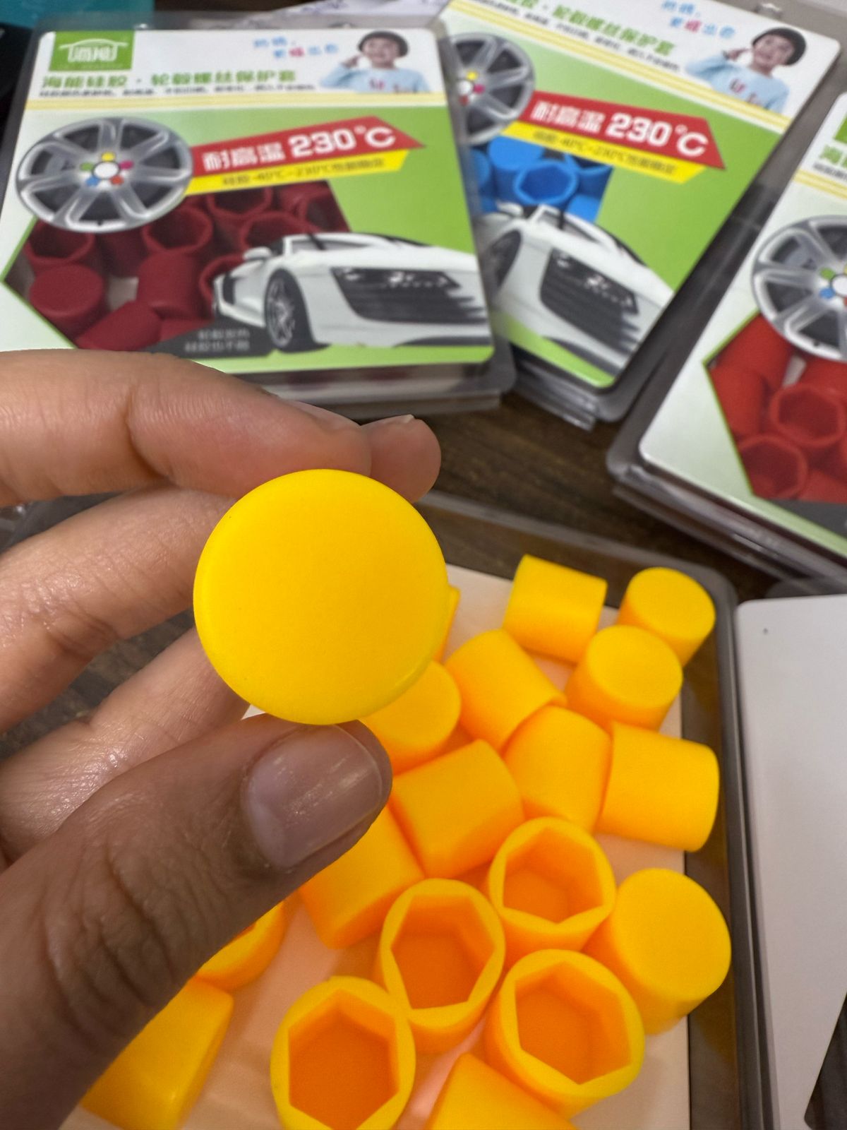 20pcs 19mm Silicone Wheel Lug Nut Covers Hub Screw Rim Bolt Rustproof Tyres Screw Caps Protection Universal Decoration for Car