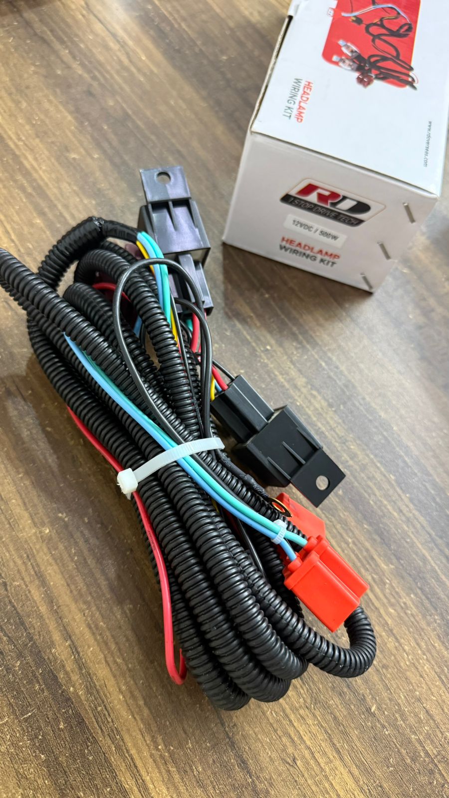12V Headlight Wiring Kit with Relay Harness β Heavy Duty Plug & Play Wiring for LED/HID Headlights, 500W Capacity, Universal Fit for Cars & SUVs