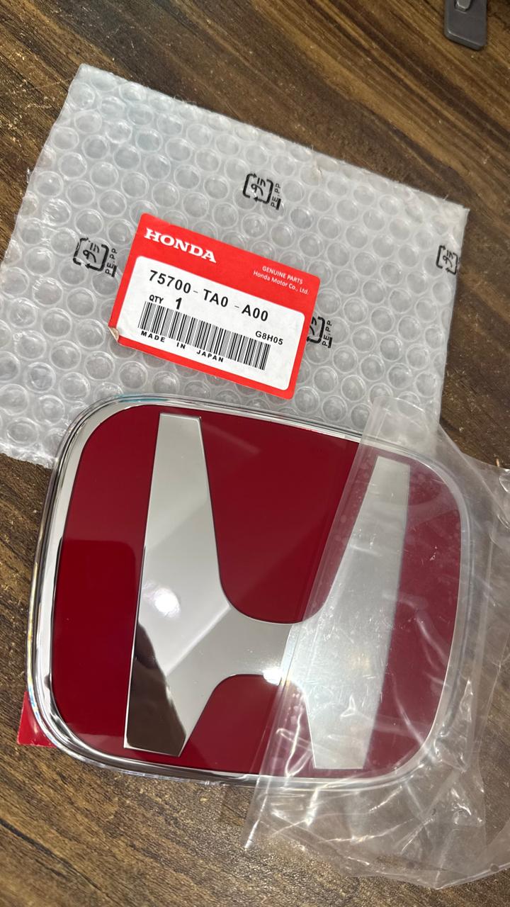 Genuine Honda Front Grille Emblem Red H Logo OEM Part No. 75700-TA0-A00 |