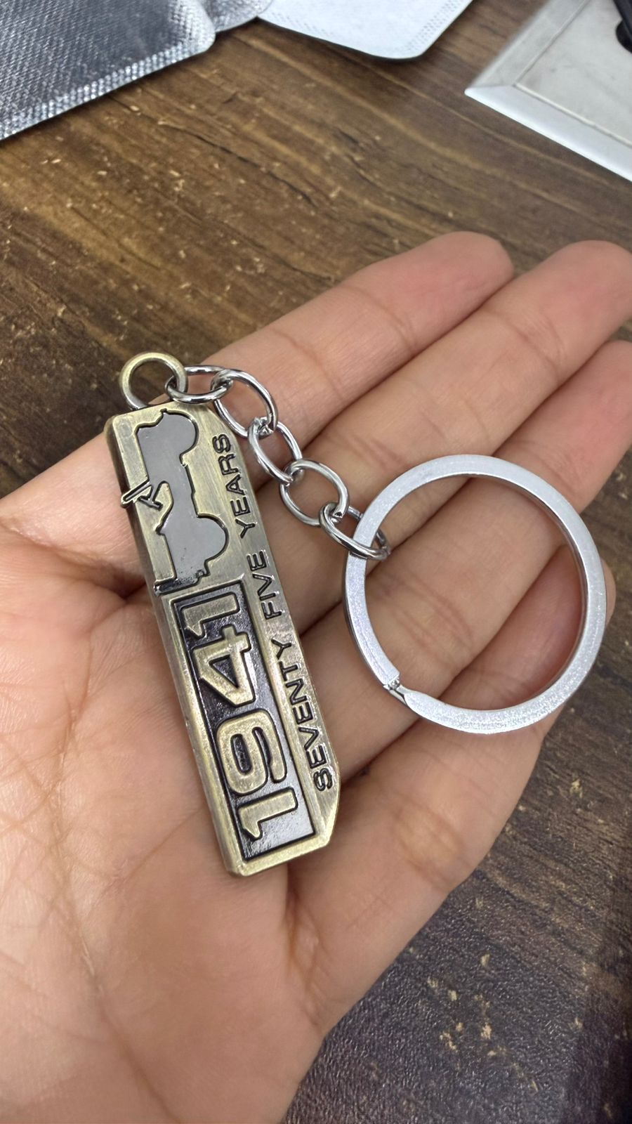 Men's Car Key Chain 1pcs, Personalized Creative Stainless Steel Car Keychain for Men and women