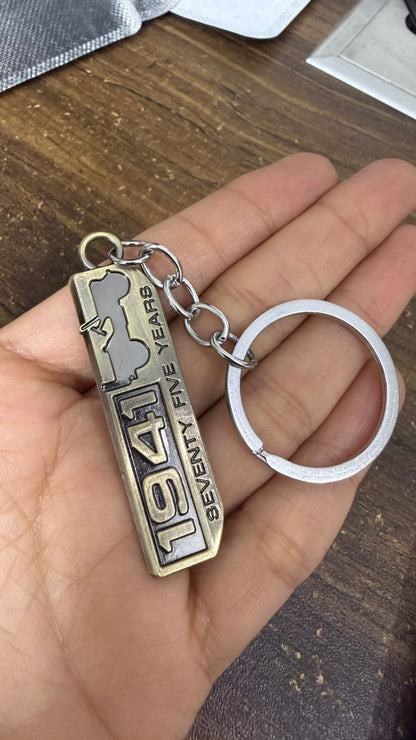Men's Car Key Chain 1pcs, Personalized Creative Stainless Steel Car Keychain for Men and women