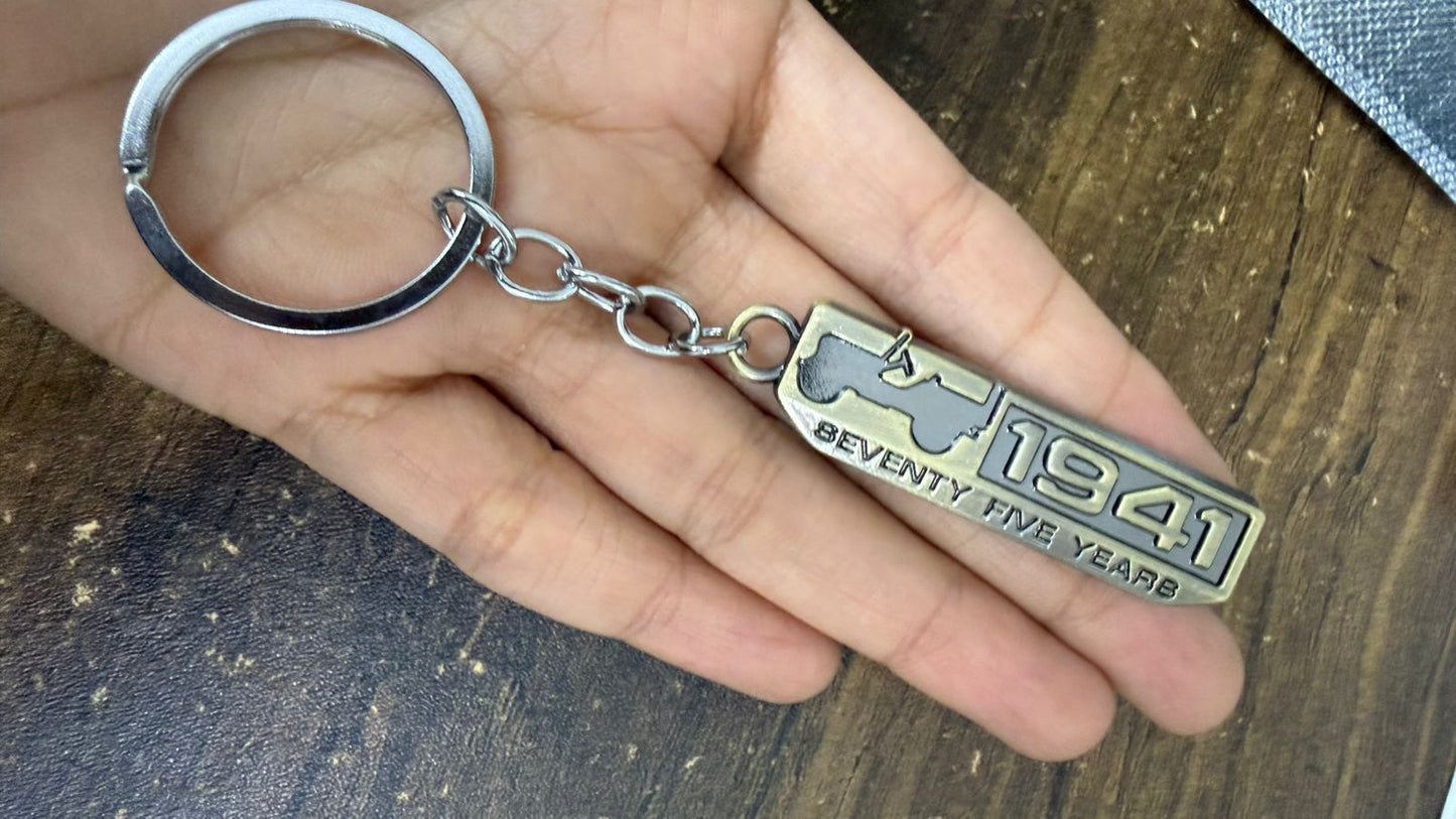 Men's Car Key Chain 1pcs, Personalized Creative Stainless Steel Car Keychain for Men and women