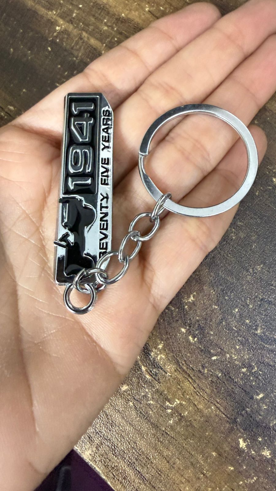 Men's Car Key Chain 1pcs, Personalized Creative Stainless Steel Car Keychain for Men and women