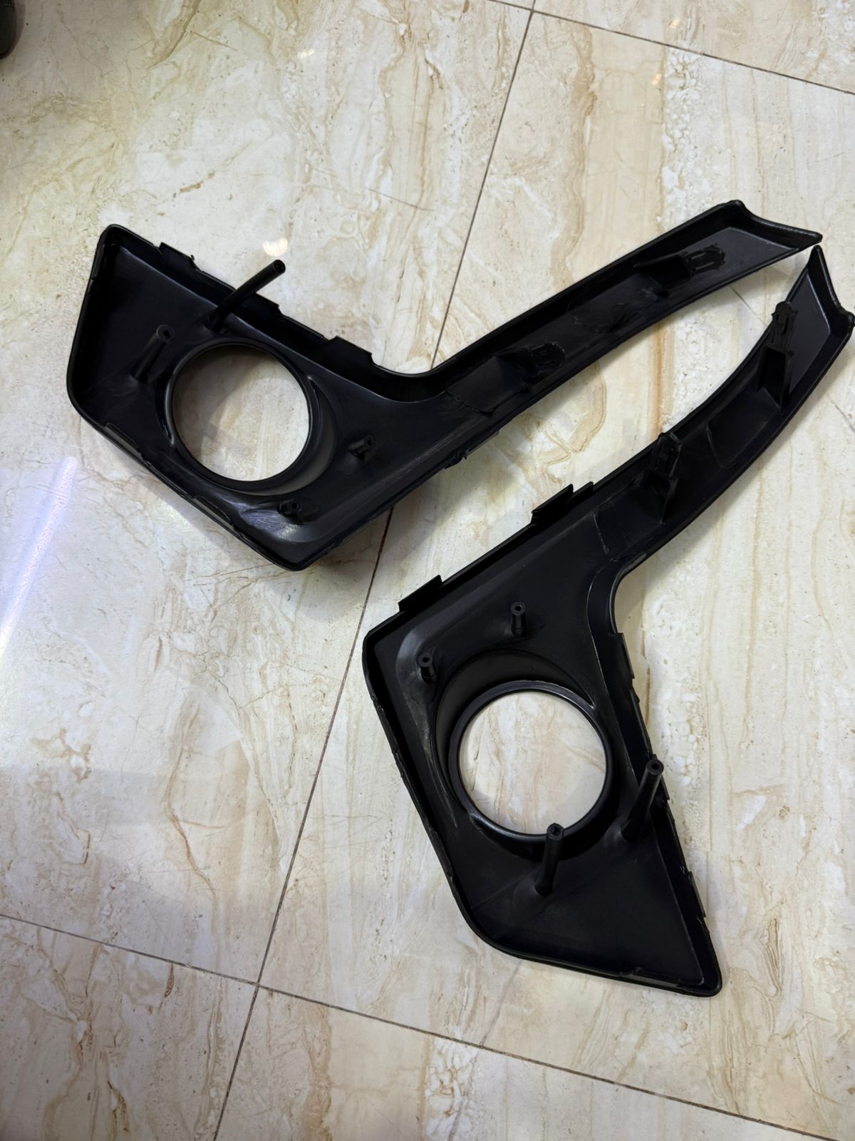 Caroxyen Mahindra xuv 300  projector fog lamp bracket abs 3 inch