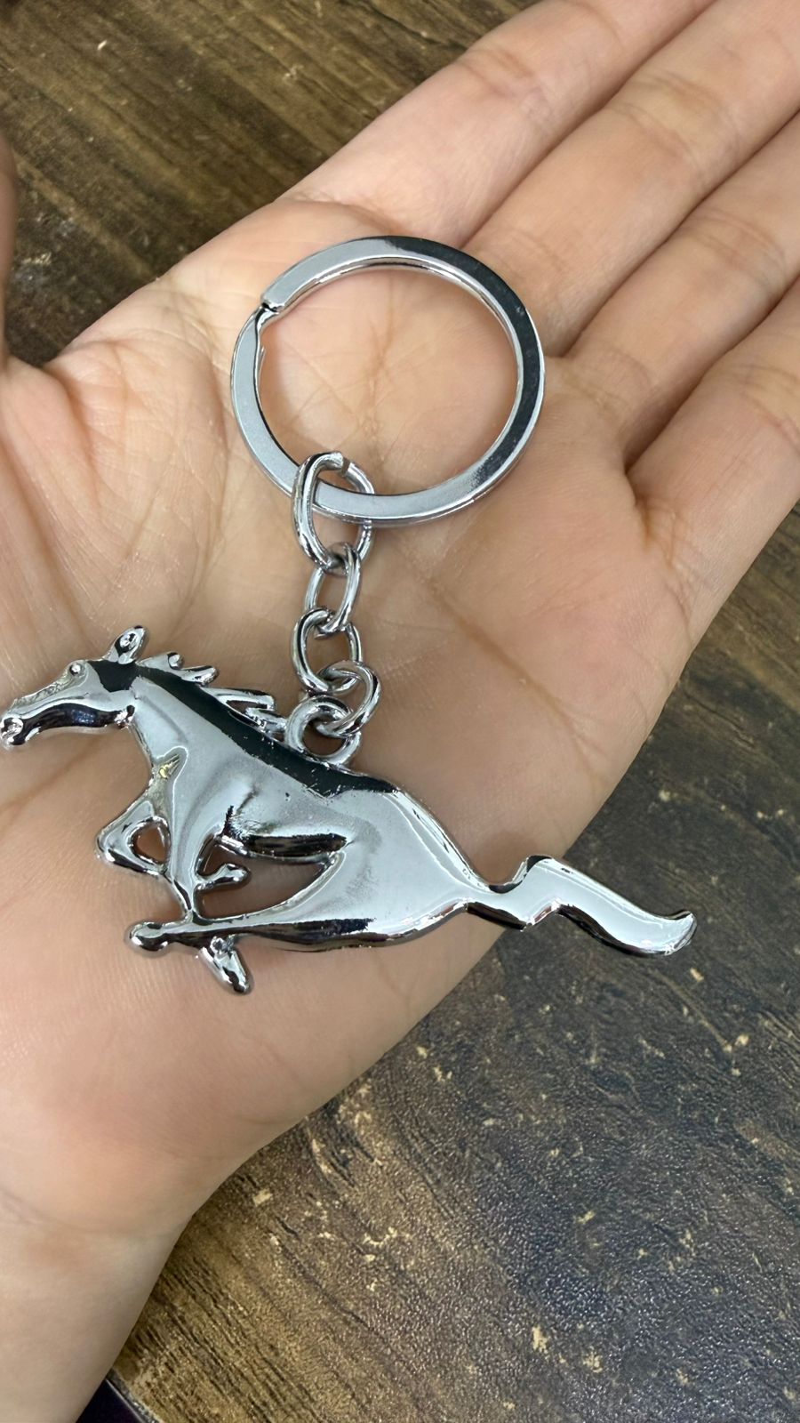 Men's Car Key Chain 1pcs, Personalized Creative Stainless Steel Car Keychain for Men and women