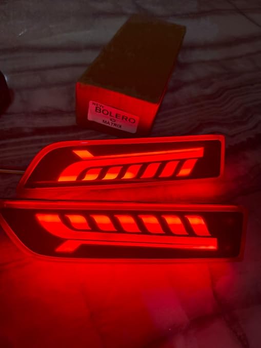 Bolero Neo Matrix 4 wire Reflector with Running Indicator Type - C Car Reflector Light (Red)