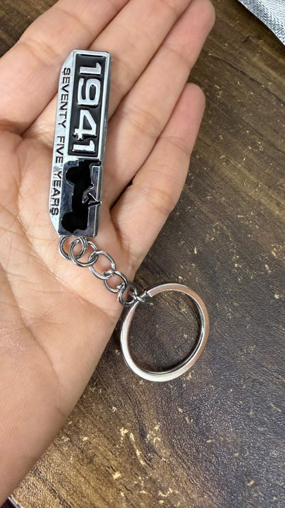 Men's Car Key Chain 1pcs, Personalized Creative Stainless Steel Car Keychain for Men and women