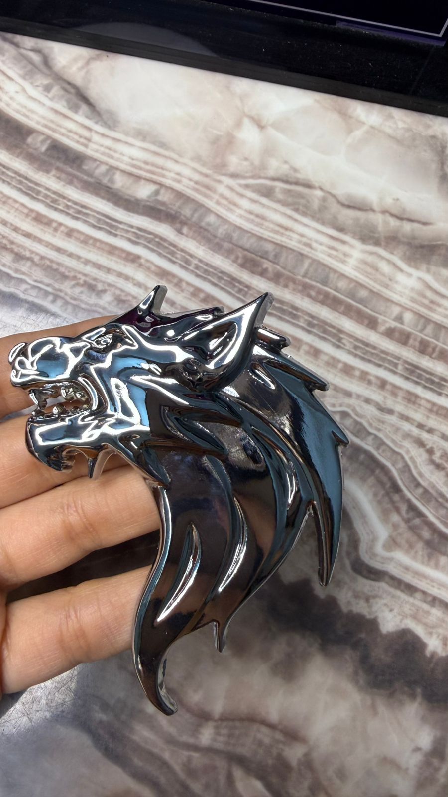 Caroxygen 3D Metal Wolf Emblem for Cars, Bikes & SUVs, Premium Gold Right Wolf Logo Sticker, Waterproof Self-Adhesive Metal Badge Decal, Universal Exterior Accessory