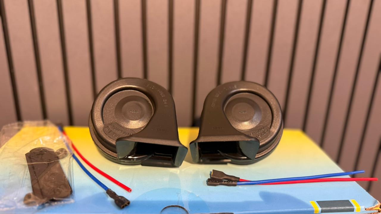 Crystal Eye Dual Tone Snail Horn for Car – 12V DC, 110dB Super Loud, 400Hz/500Hz High & Low Tone (Set of 2)