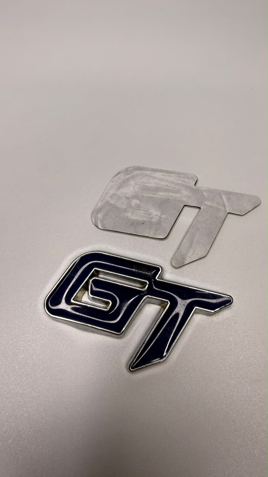 3D GT METAL LOGO STICKER EMBLEM COLOUR (RED CHROME)