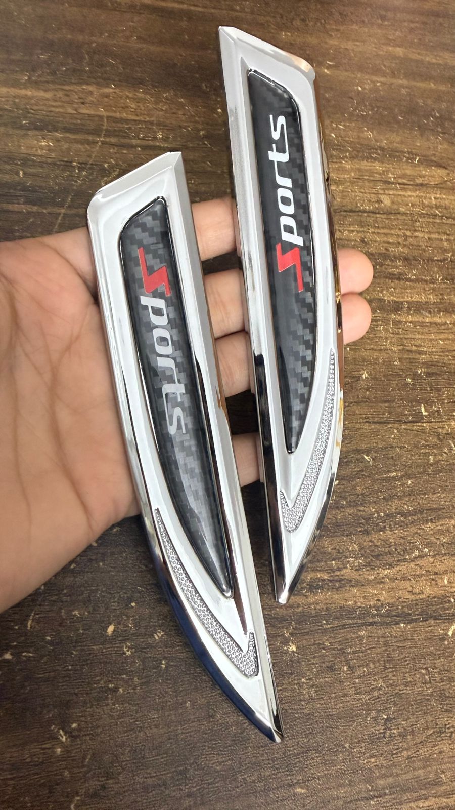1 Pair Car Side Fender Sticker Chrome + Carbon Fiber 3D Stickers Car Front Side Fender Vent Decal Stickers Bumper Trim Molding Car Decoration Exterior Accessories
