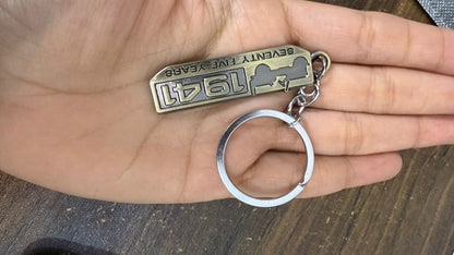 Men's Car Key Chain 1pcs, Personalized Creative Stainless Steel Car Keychain for Men and women
