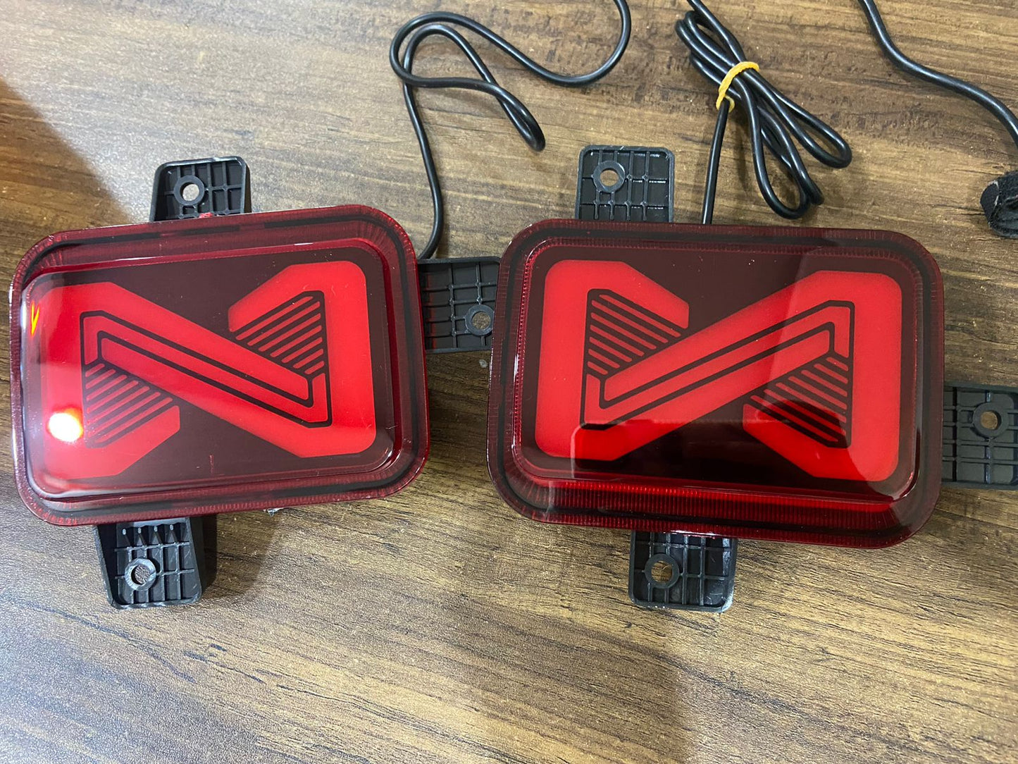 THAR REAR REFLECTOR LIGHT/THAR BUMPER LIGHT (set of 2) WITH INDICATOR Car Reflector Light (Red)