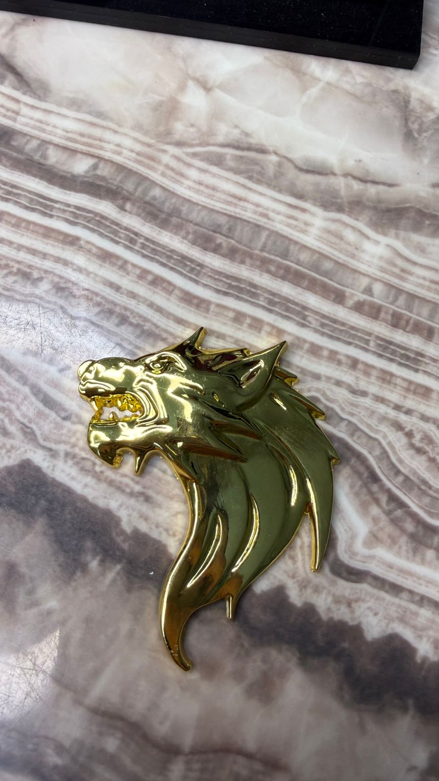 Caroxygen 3D Metal Wolf Emblem for Cars, Bikes & SUVs, Premium Gold Right Wolf Logo Sticker, Waterproof Self-Adhesive Metal Badge Decal, Universal Exterior Accessory