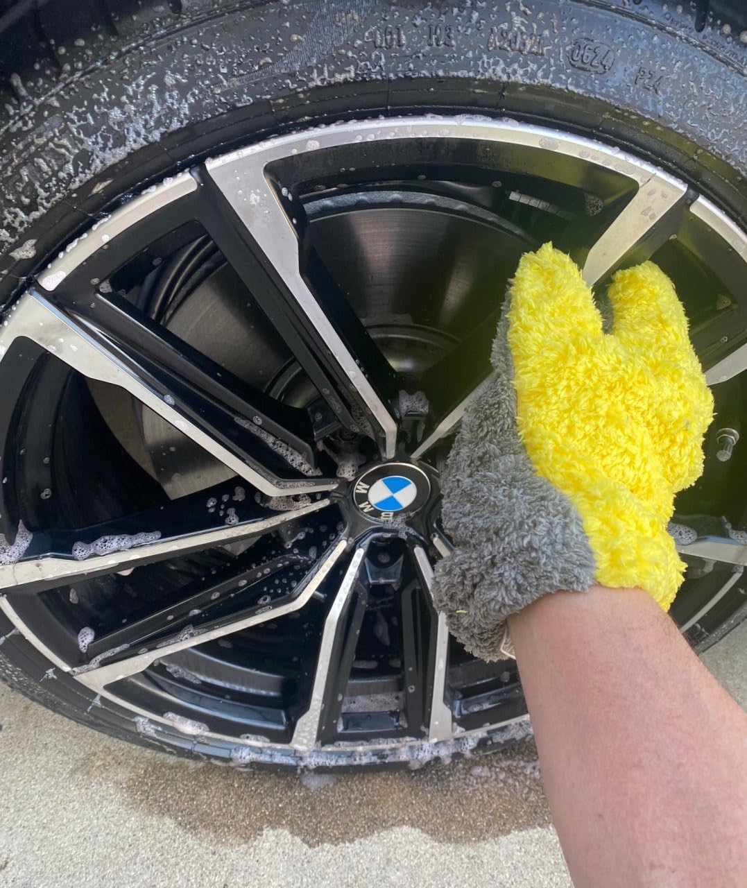 The Stranger Helpful Handy Car Wash Mitt - Yellow, Microfiber Towels for Cars, Detailing Towel - Holds Tons of Soapy Suds, Flexible - Perfect for Car Detailing & Cleaning