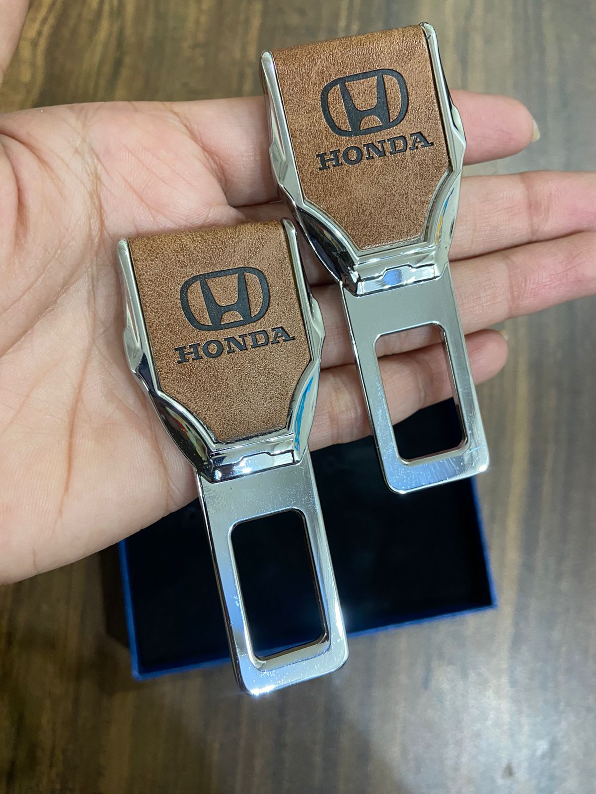 CAR SEAT BELT BUCKLE LEATHER PROTECTIVE COVER (2PCS) with Logo