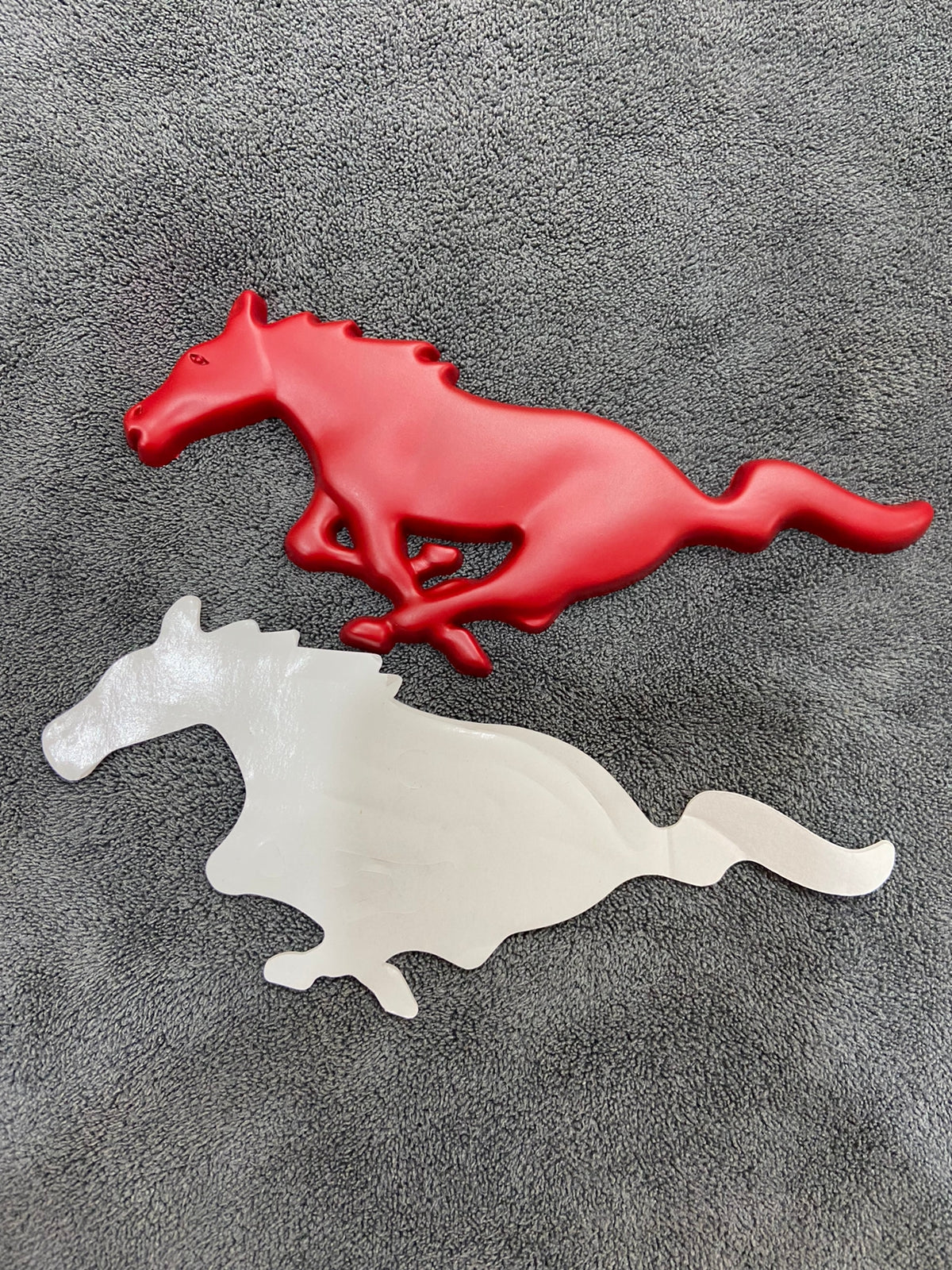 1Pcs Personalized Modified 3D Metal Car Sticker Emblem Badge For Ford Mustang For Red Mustang Logo Car Sticker Accessories