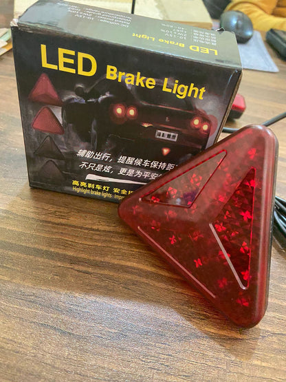 CarOxygen -12 LED Car Blinking Brake Light Triangle F1 Style Rear Tail Brake Lamp 12V Universal Fit for All Cars (Red)